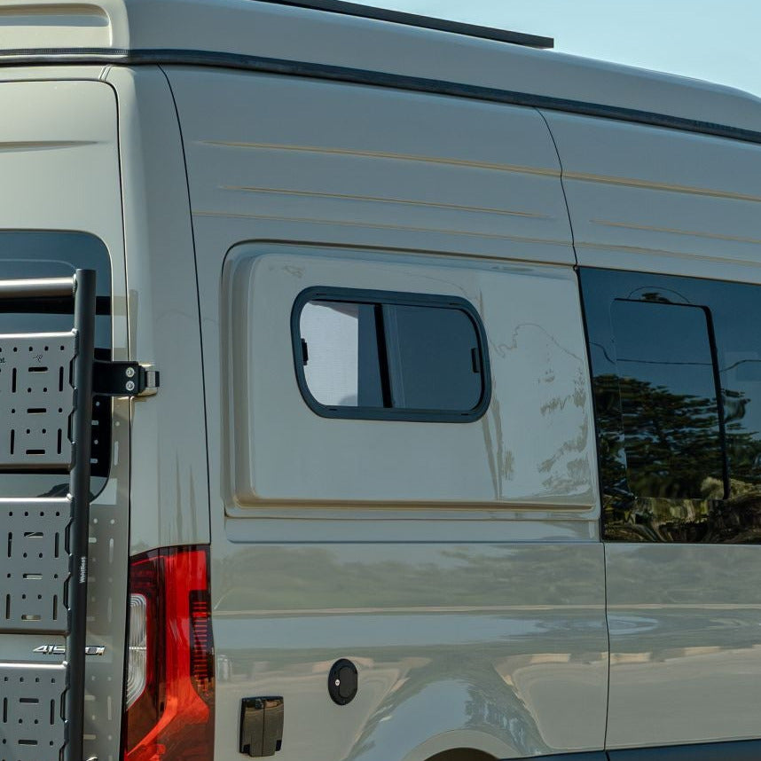 2x Windows with Fly Screen — Body Flares